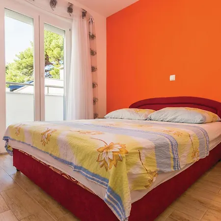 Apartment With Sea View 01